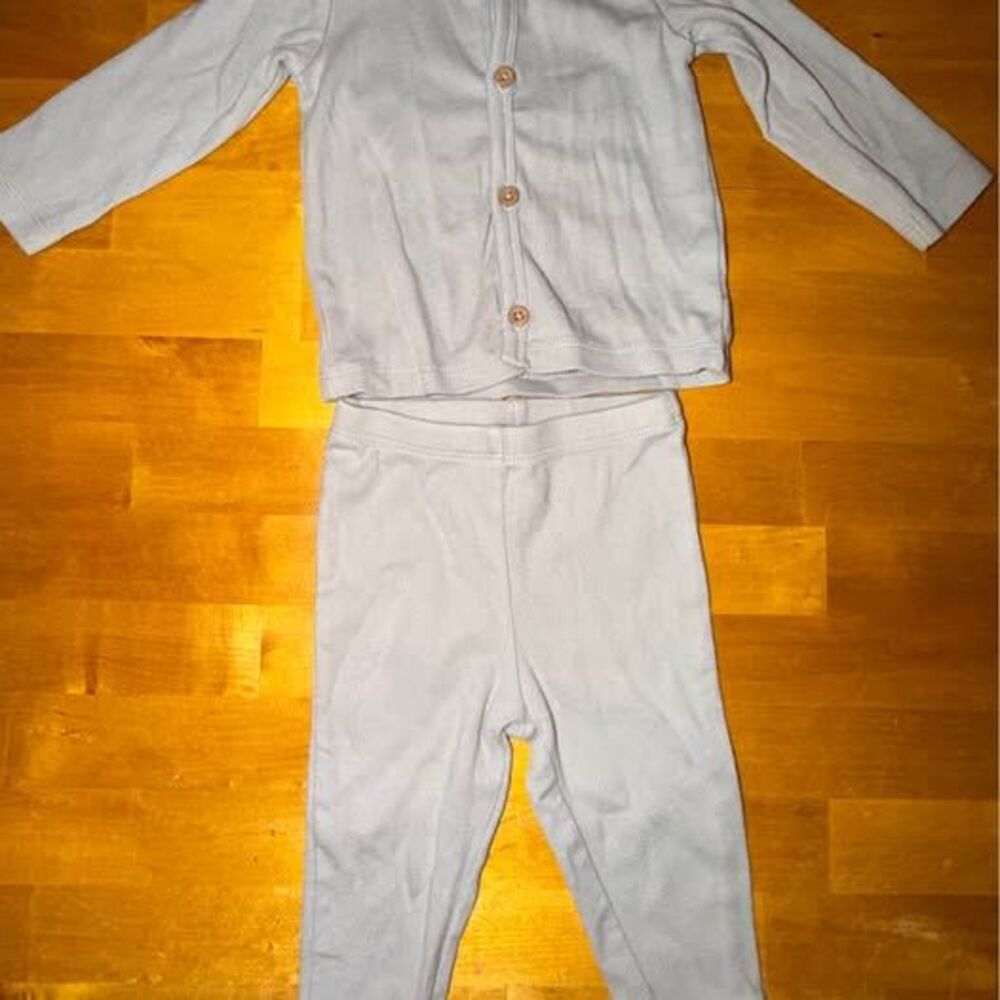 Carter's Light Gray Ribbed 2-Piece Baby Boy Outfit Size 9 Months